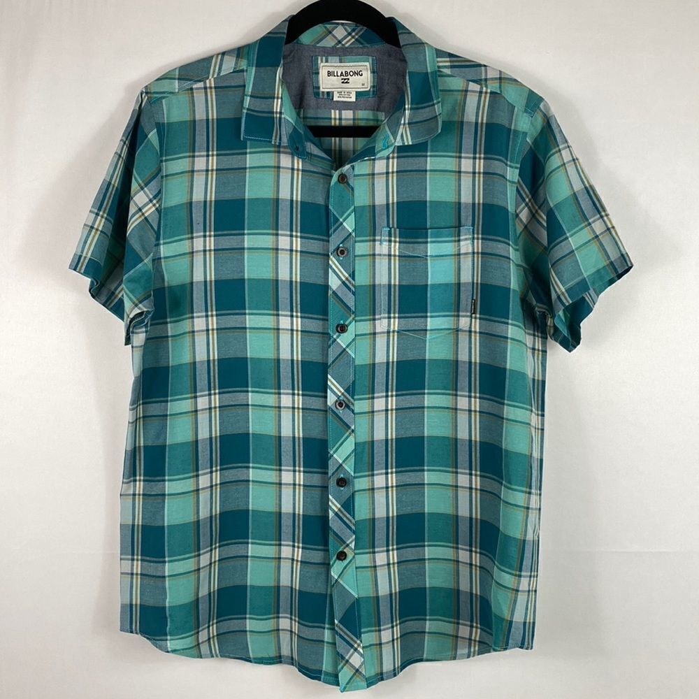 Billabong cotton blend plaid short sleeve button down shirt size M